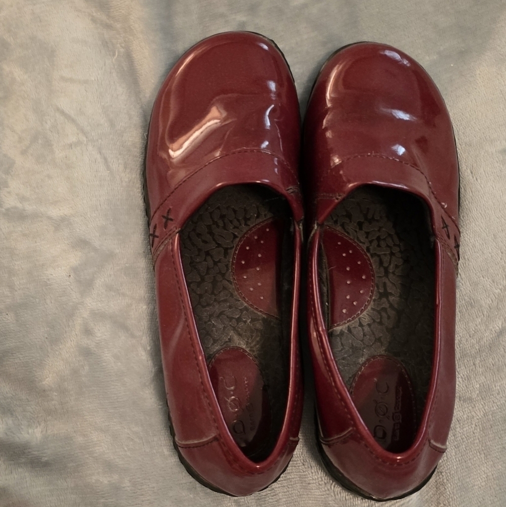 BOC Women's Patent Leather Candy Apple Red Clogs, Size 8 (1029) - Picture 2 of 9